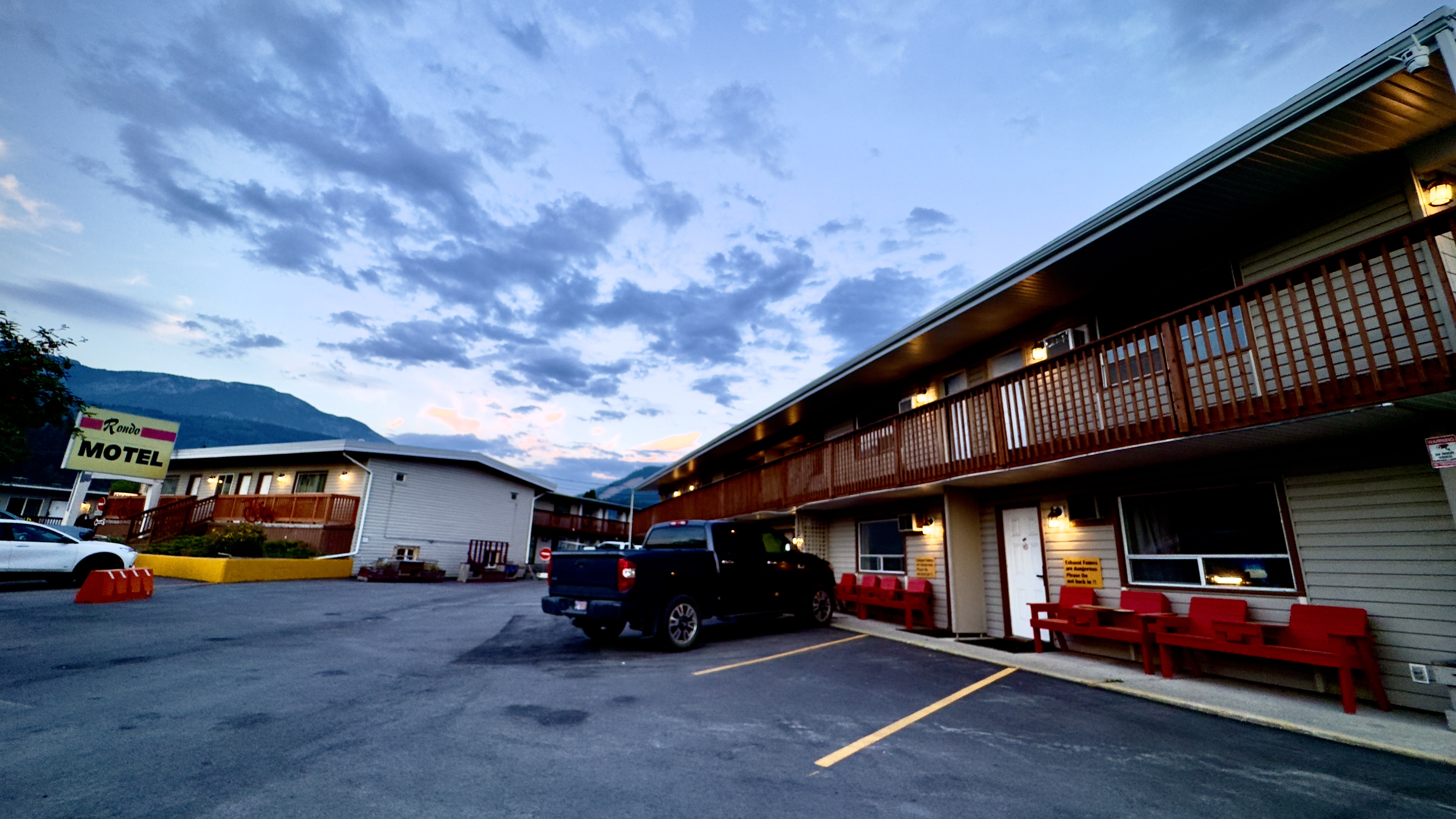 Rondo Motel sign and rooms at golden hour